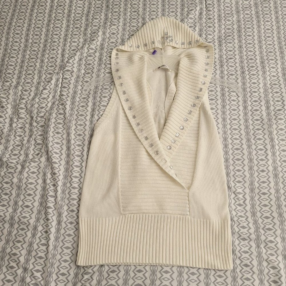 Sakura hooded sleeveless top. Size M